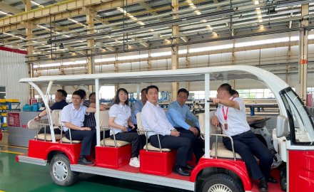 青島市委常委、副市長王波一行到軟控考察調(diào)研