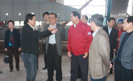 中國石油和化學工業(yè)聯合會會長李勇武一行來軟控視察指導工作